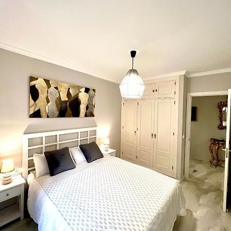 Апартаменты Puerto Deluxe Малага Экстерьер фото
